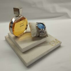 Set esposizione artigianale in velluto italiano con cuscinetto e basi per gioielli, orologi, profumi, personalizzabile e disponibile in vari colori.