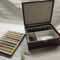 Front view of the wooden box for fountain pens by Coins&More.